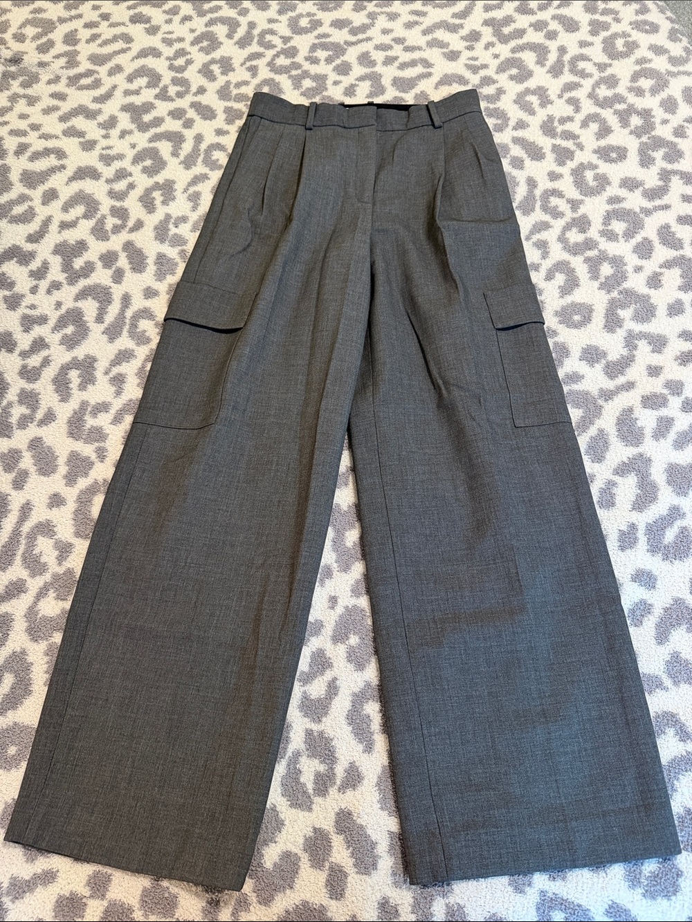 Aritzia Wide-Leg Cargo Trousers - Charcoal Gray